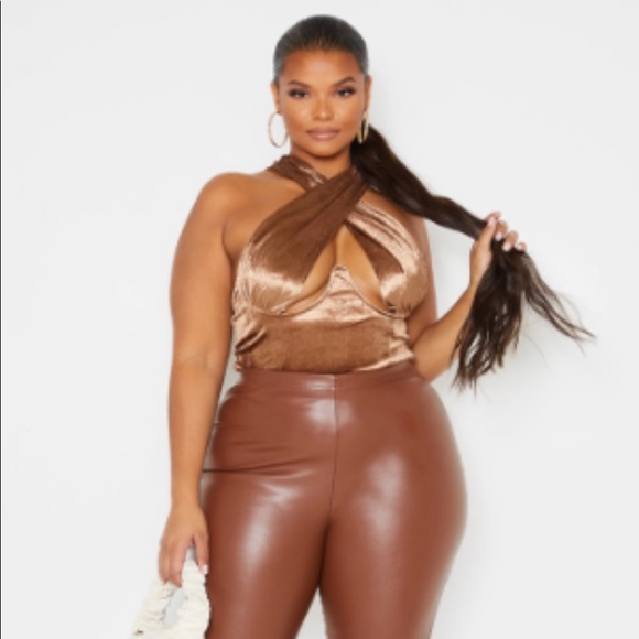 PRETTY LITTLE THING Plus Mocha Velvet Underwired Cross Front Crop Top NEVER WORN - Picture 1 of 5